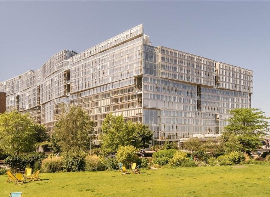 Flat Circus Road West in Greater London