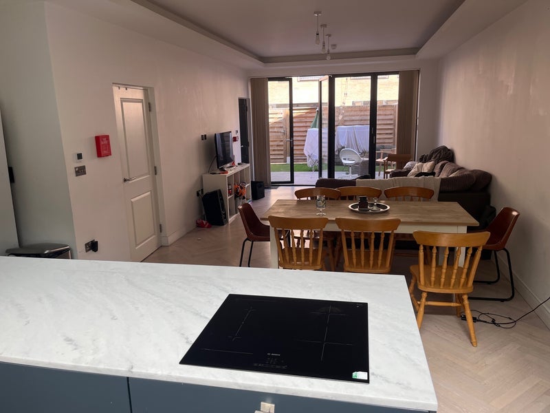Room Mandrell Road in Greater London