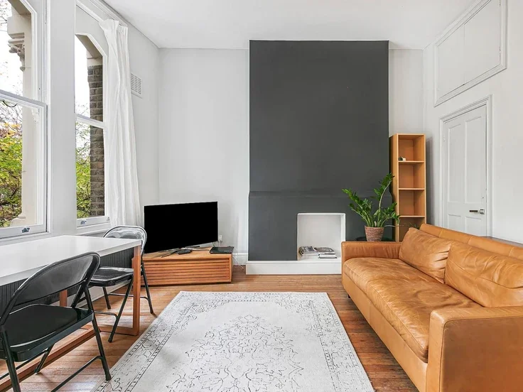 Flat Saltoun Road in Greater London