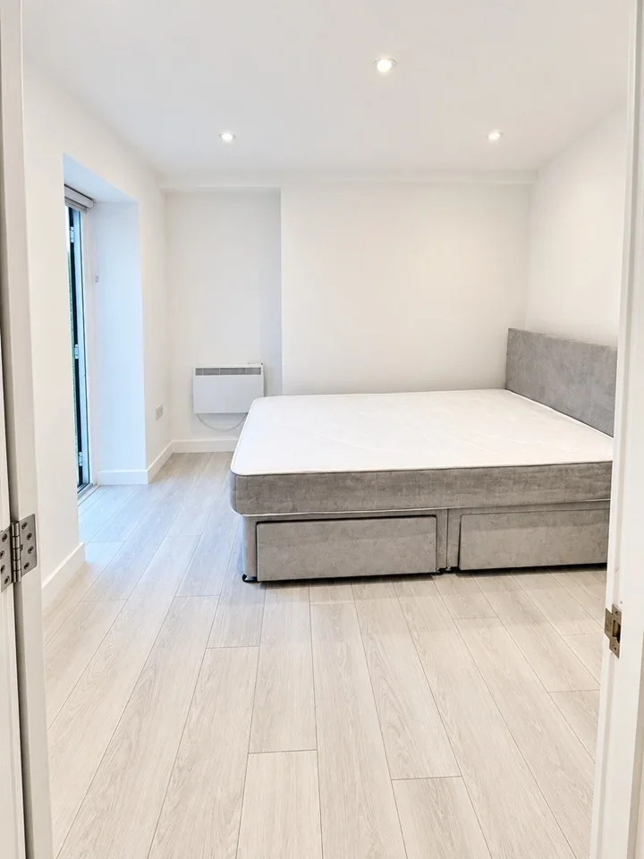 Room Regent's Park Road in Greater London