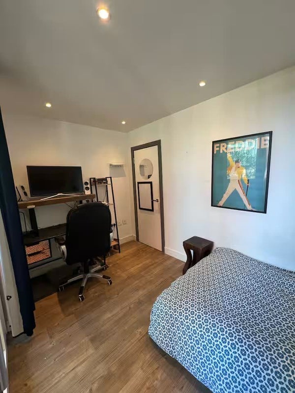 Room Cable Walk in Greater London