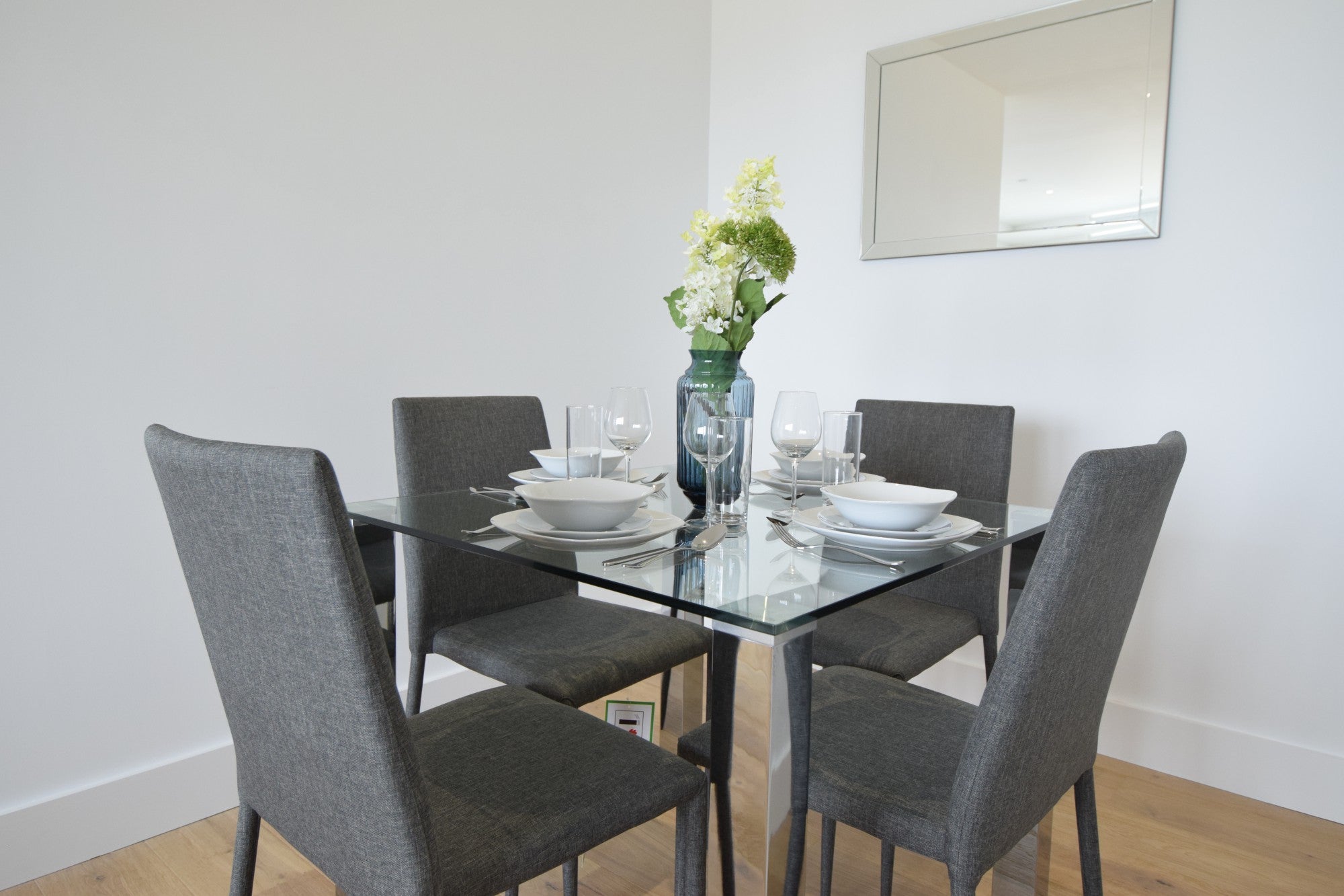Flat Lombard Road in Greater London