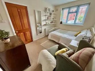 Room Brooklawn Drive in Manchester