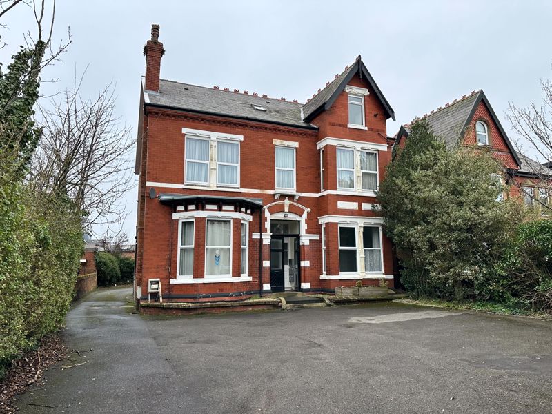 Flat Scarisbrick New Road in Southport