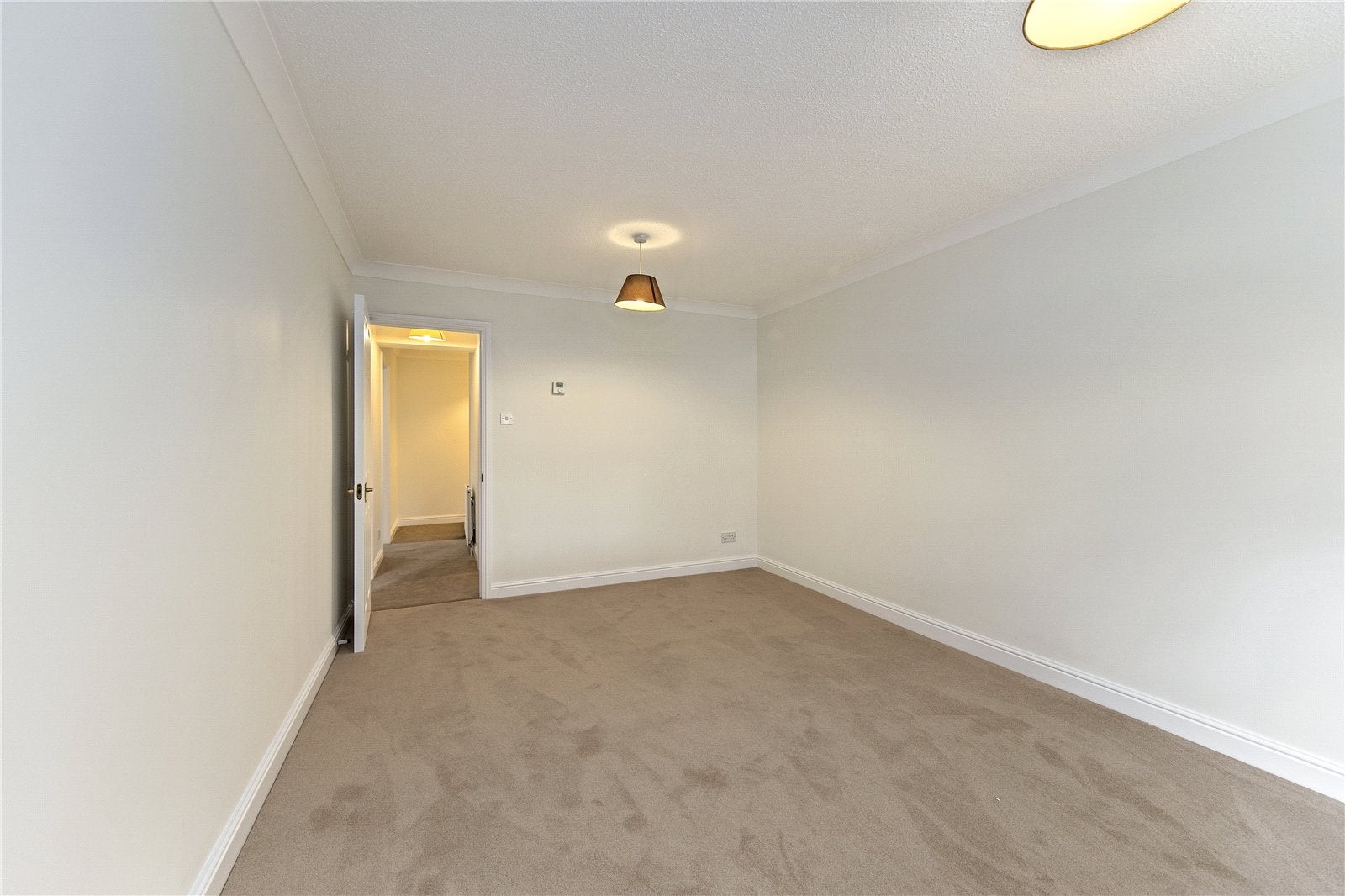 Flat London Road in Greater London