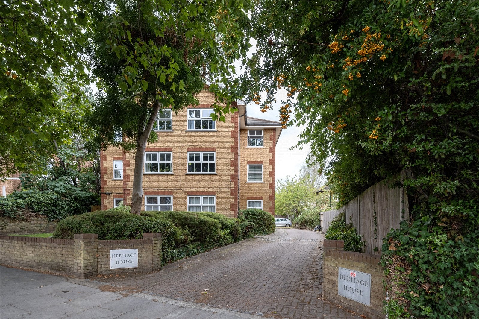Flat London Road in Greater London