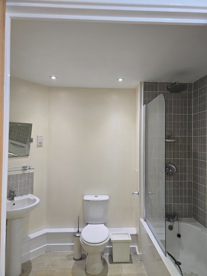 Flat Tuns Lane in Slough