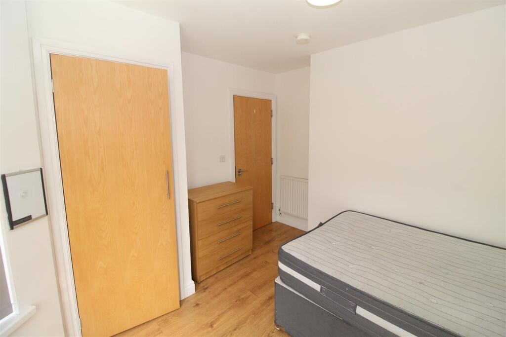 Room Ruthin Gardens in Cardiff