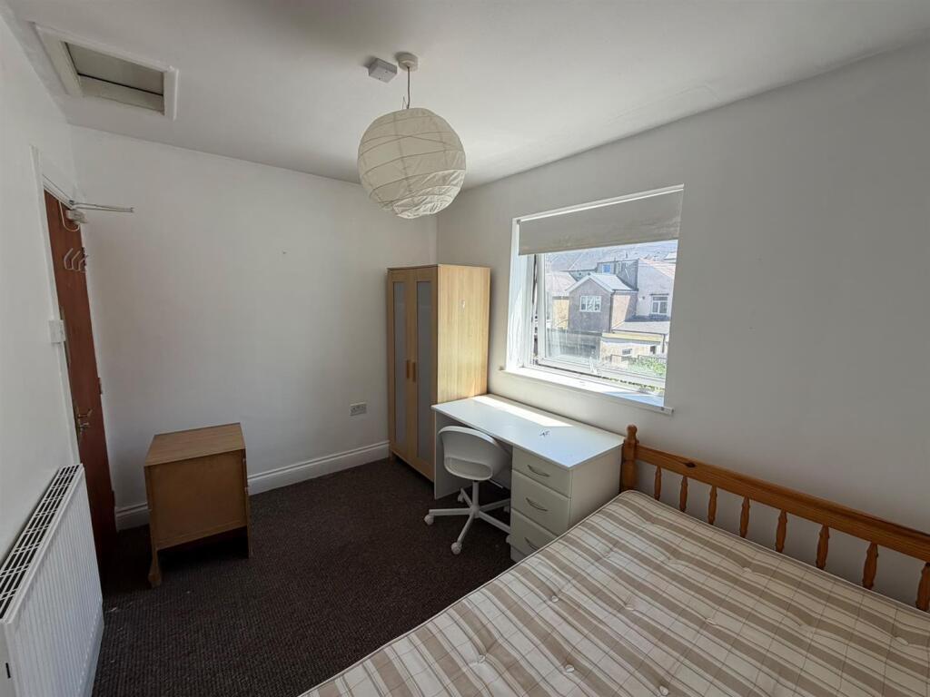 Room Ruthin Gardens in Cardiff
