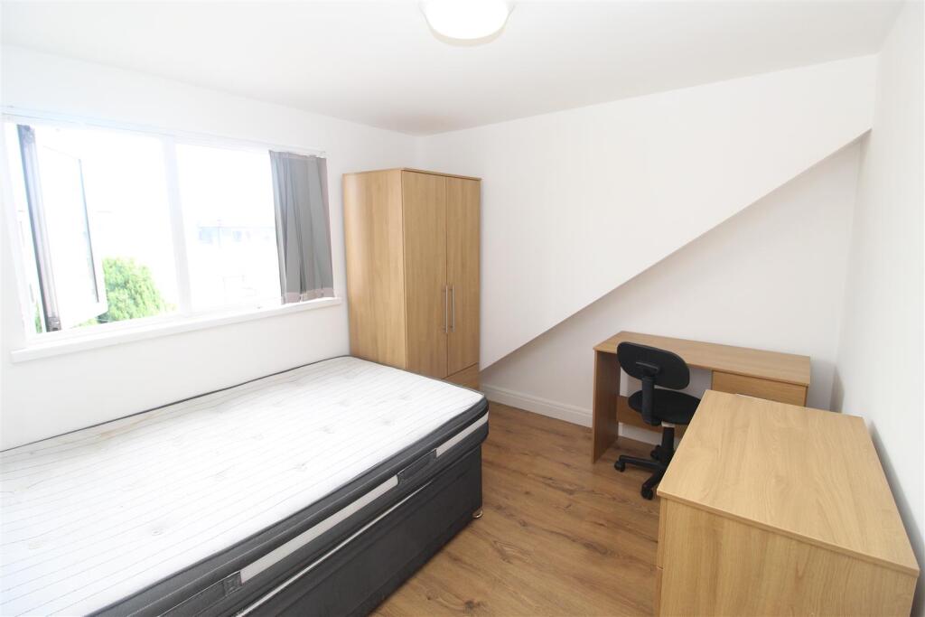 Room Ruthin Gardens in Cardiff