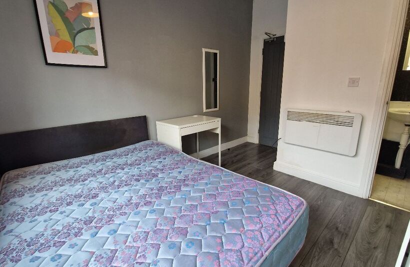 Room Wyley Road in Coventry