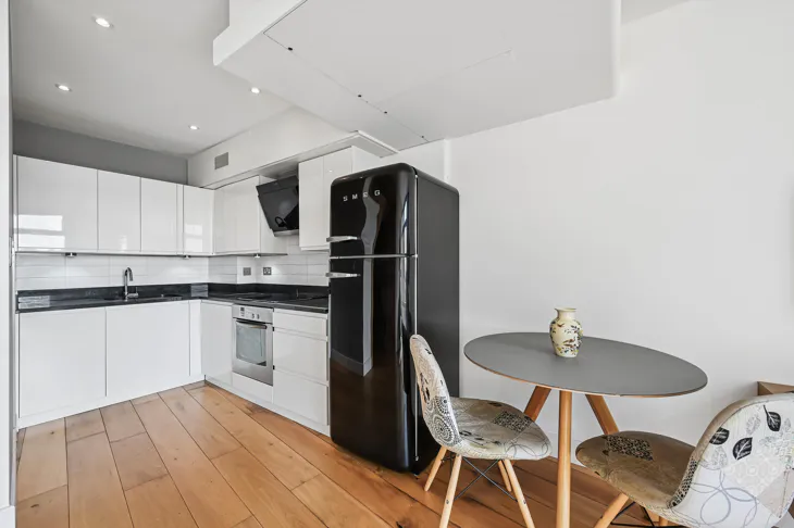 Flat Albert Embankment in Greater London