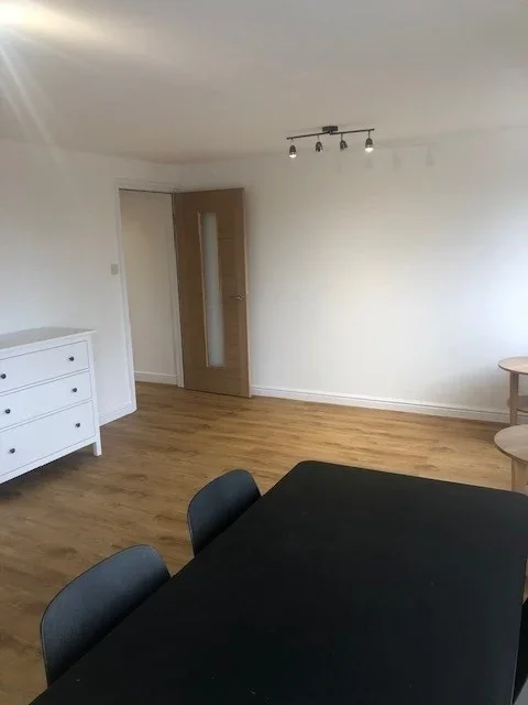 Flat Gaselee Street in Greater London