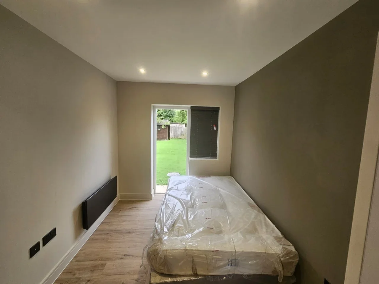 Flat Phyllis Avenue in Greater London