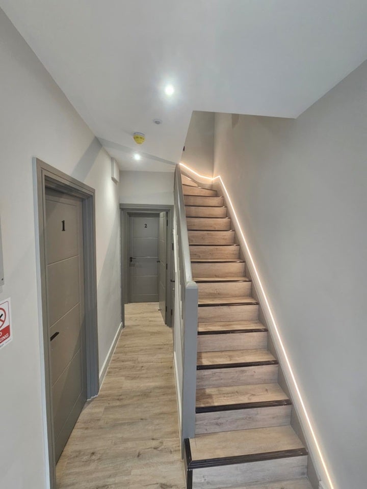 Flat Phyllis Avenue in Greater London