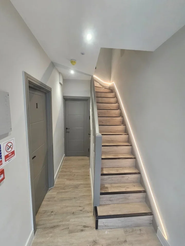 Flat Phyllis Avenue in Greater London