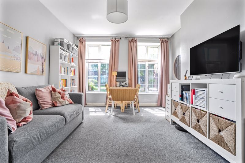 Flat St James's Road in Greater London