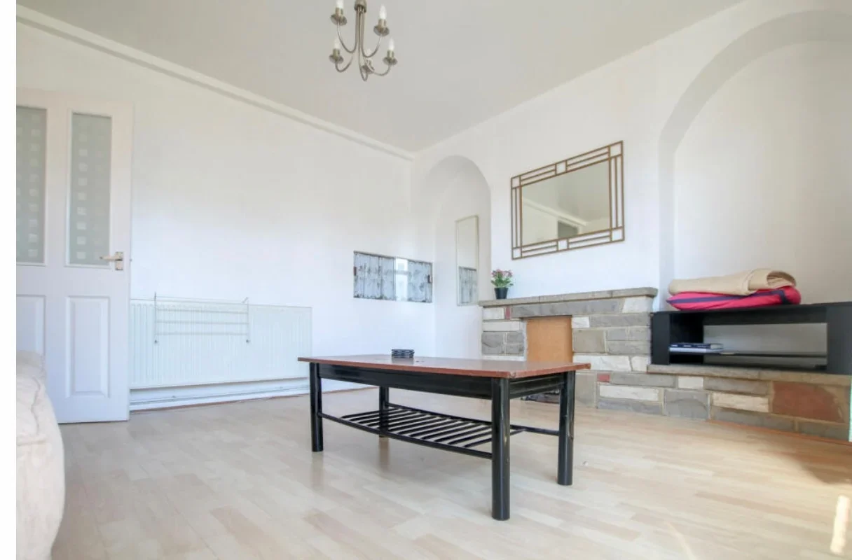 Flat Maddams Street in Greater London