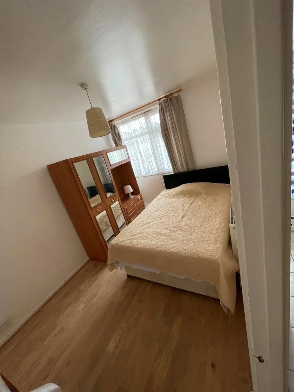 Flat Maddams Street in Greater London