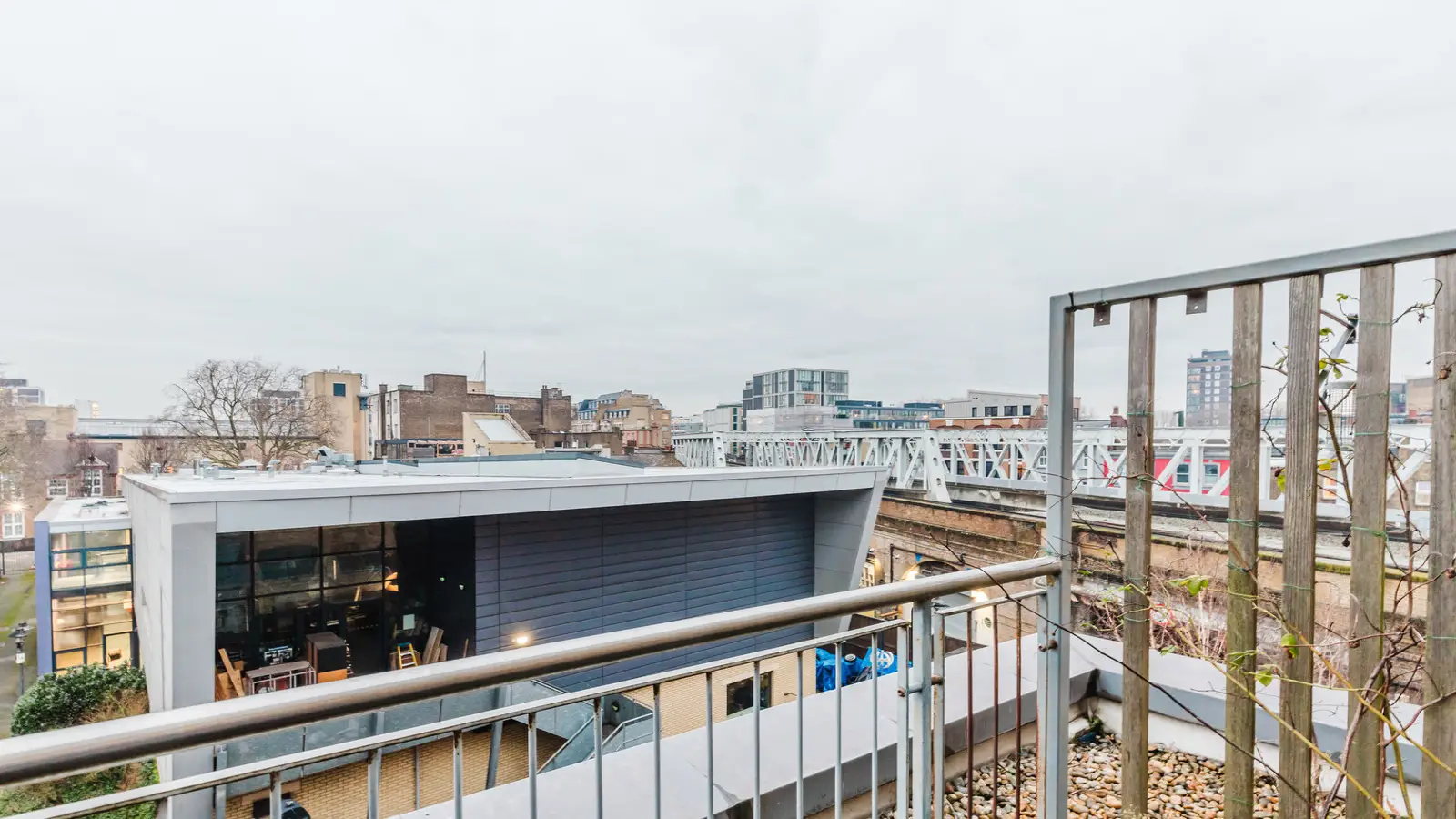 Flat Basing House Yard in Greater London