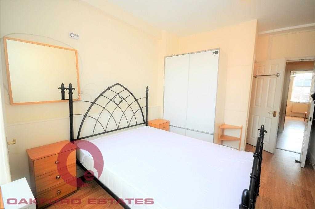 Flat Prince Regent Mews in Greater London