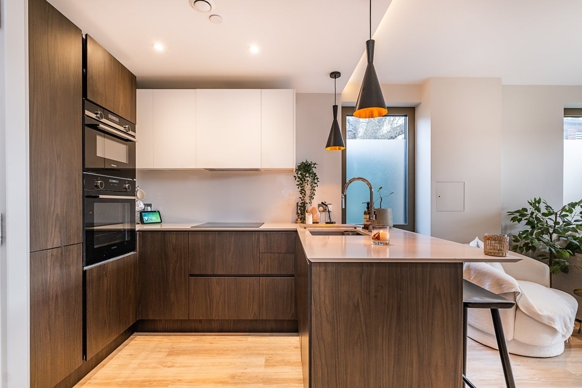 Flat Edna Road in Greater London