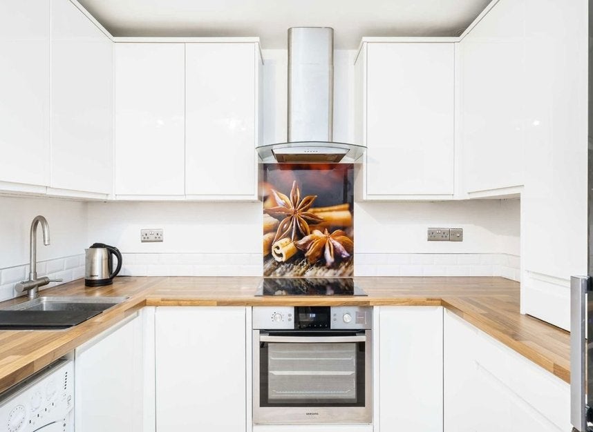 Flat Griffiths Road in Greater London