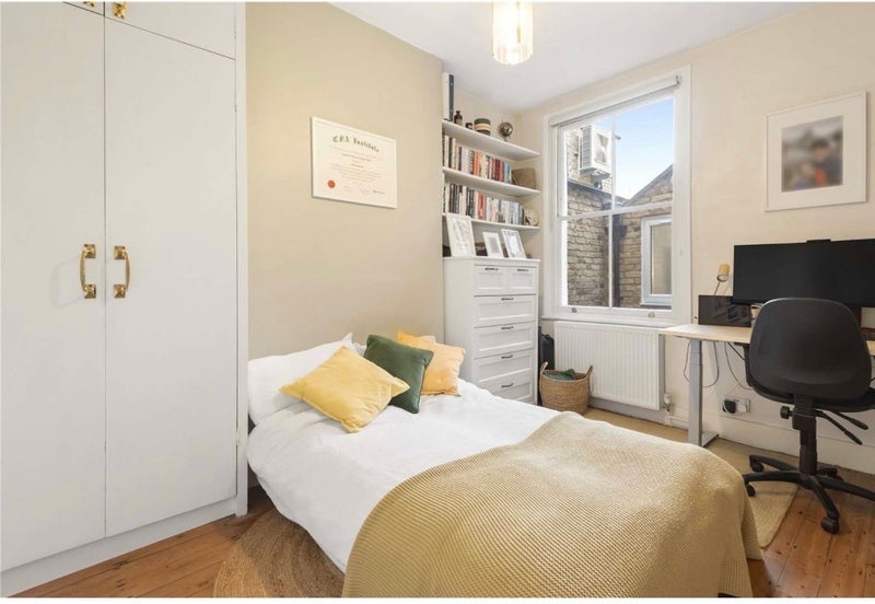 Room Scholars Road in Greater London