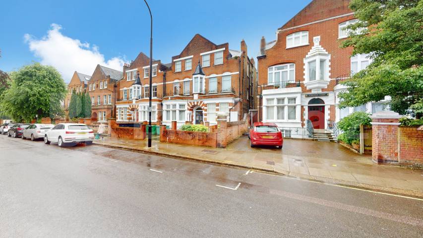 Flat Iverson Road in Greater London