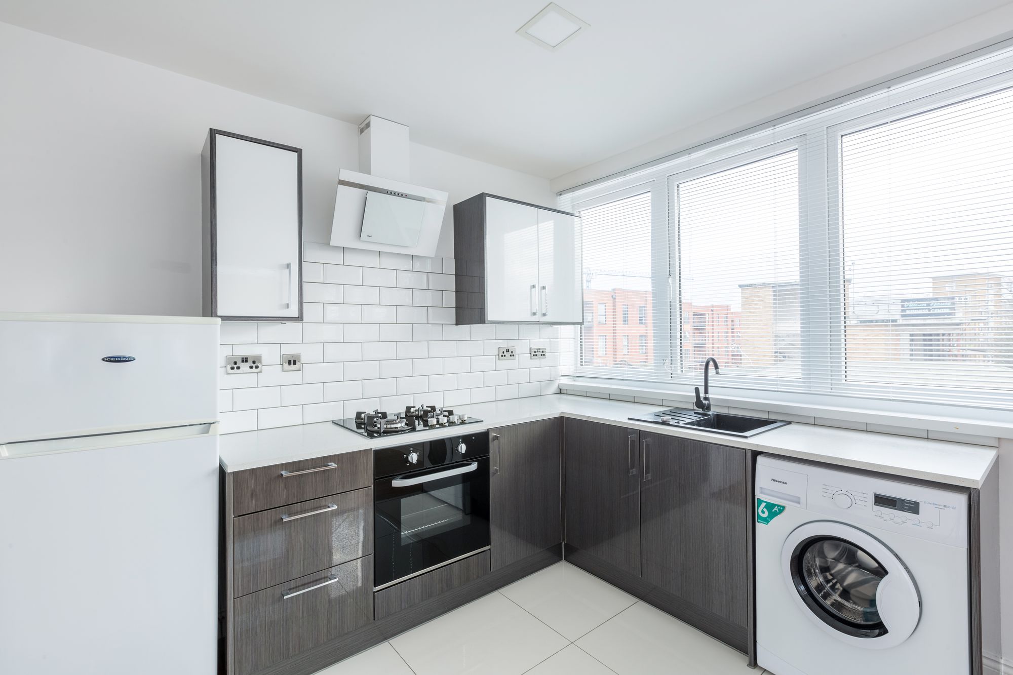 Flat Hackbridge Road in Greater London