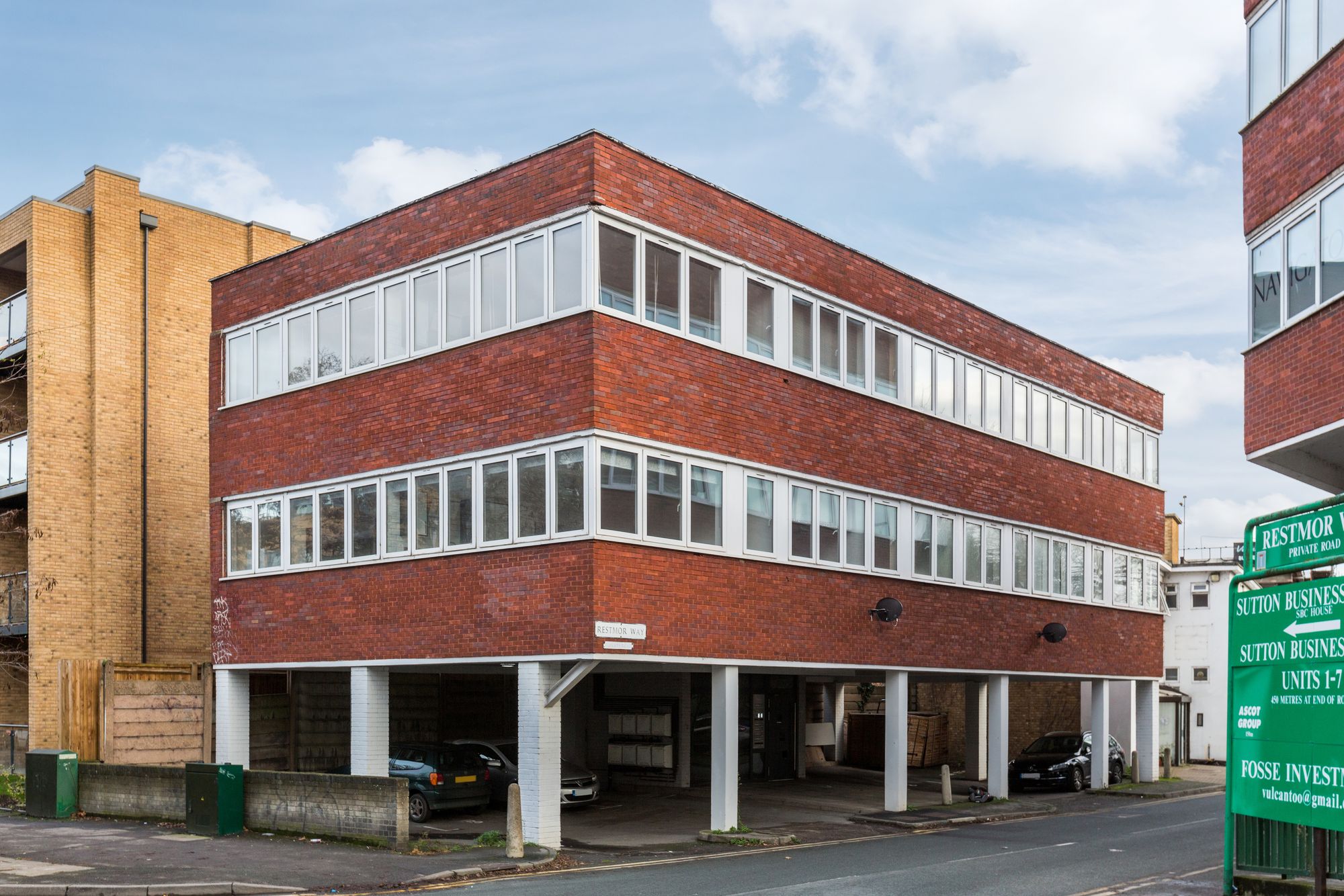 Flat Hackbridge Road in Greater London