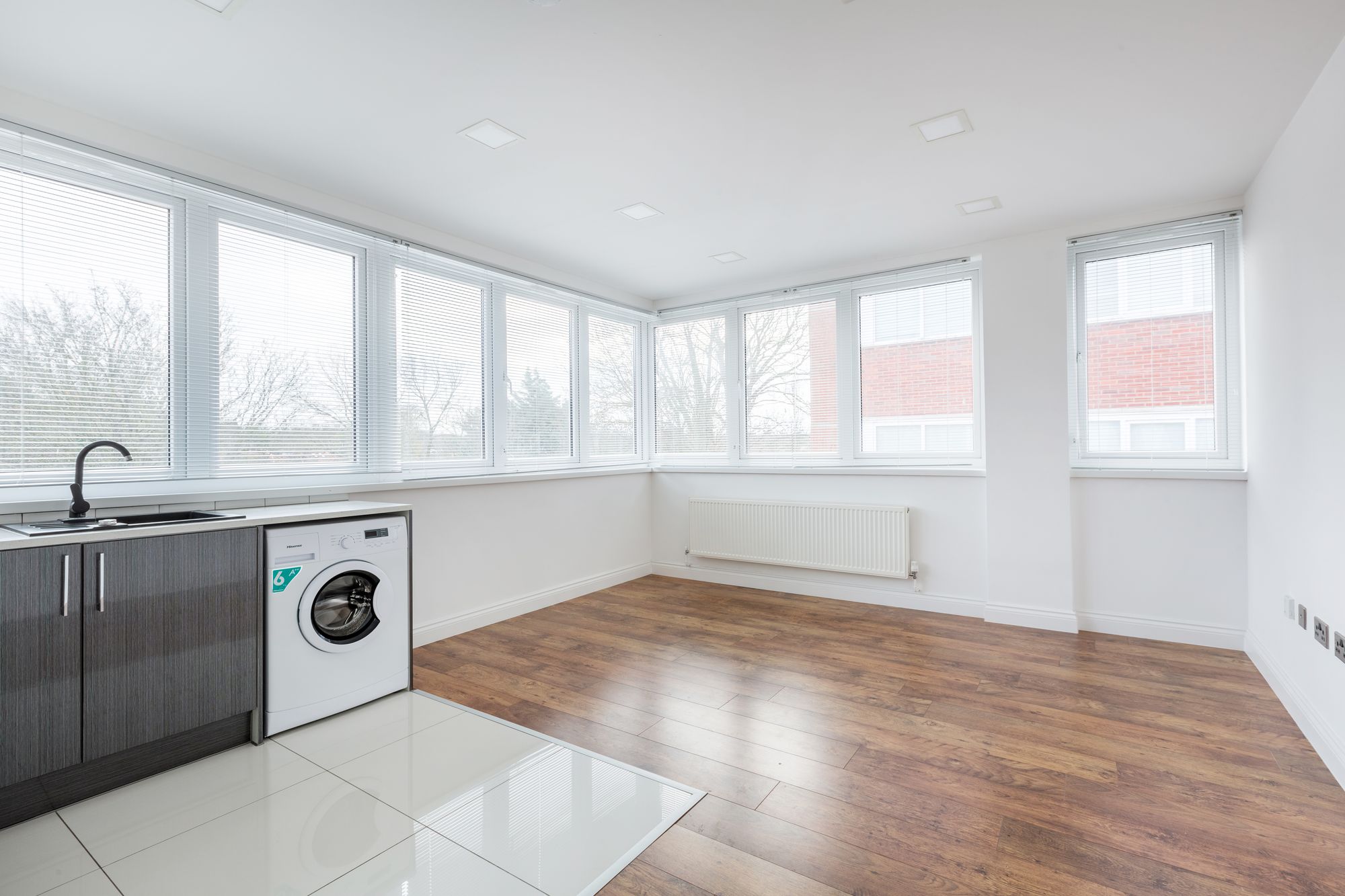 Flat Hackbridge Road in Greater London