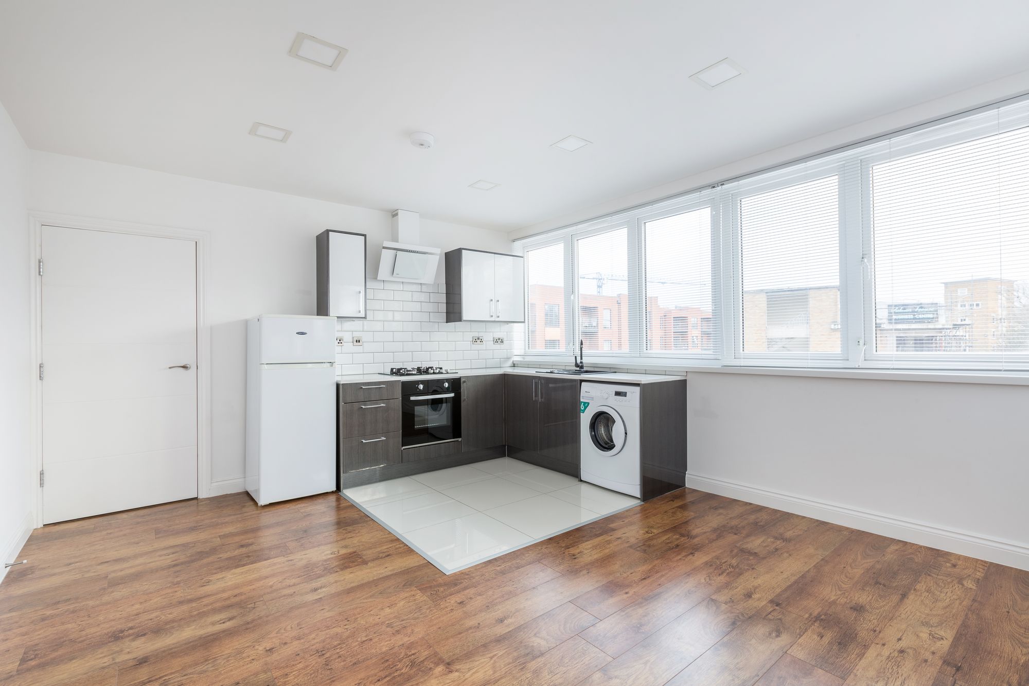 Flat Hackbridge Road in Greater London