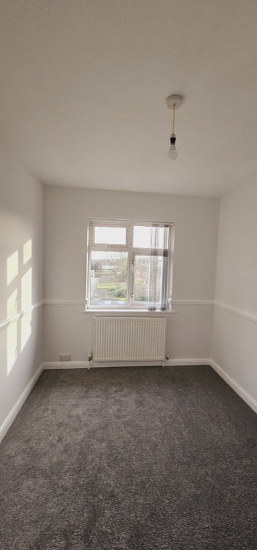 Room Station Road in Greater London