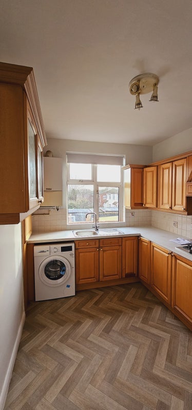 Room Station Road in Greater London