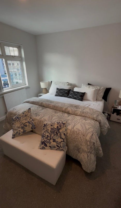 Room Station Road in Greater London
