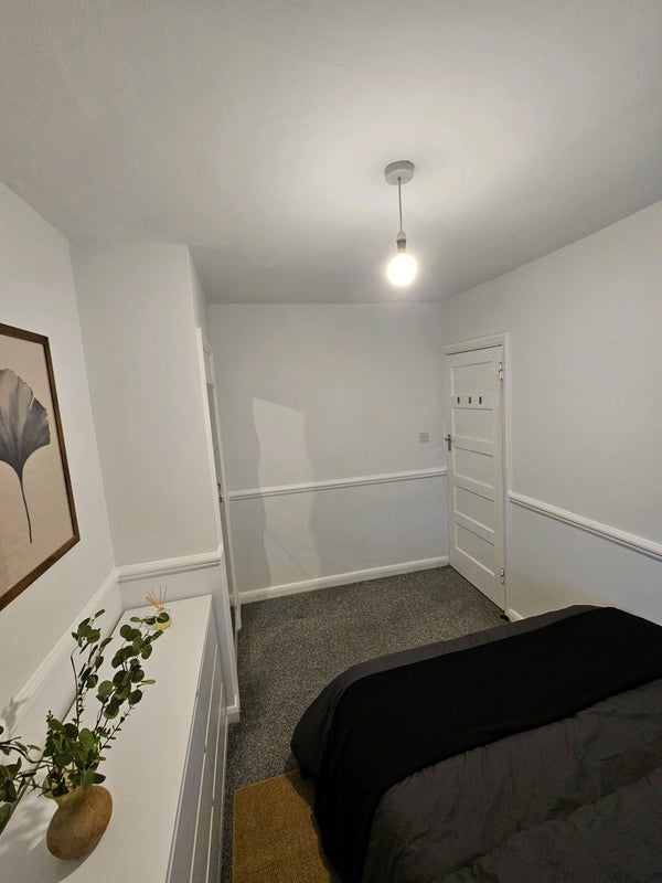 Room Station Road in Greater London