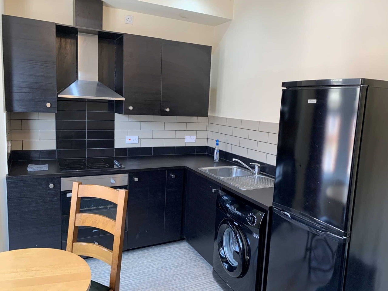 Flat Claude Place in Cardiff