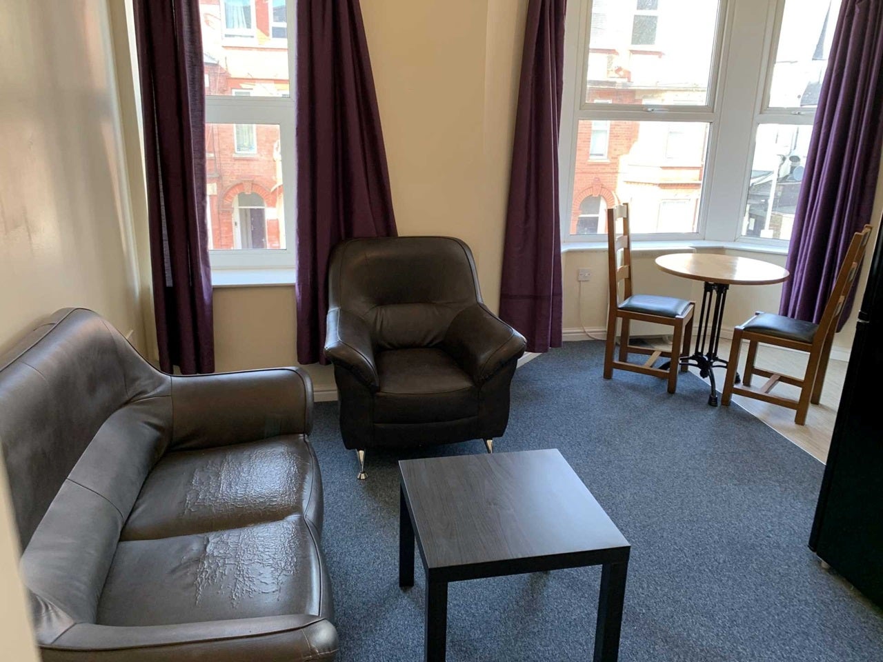 Flat Claude Place in Cardiff