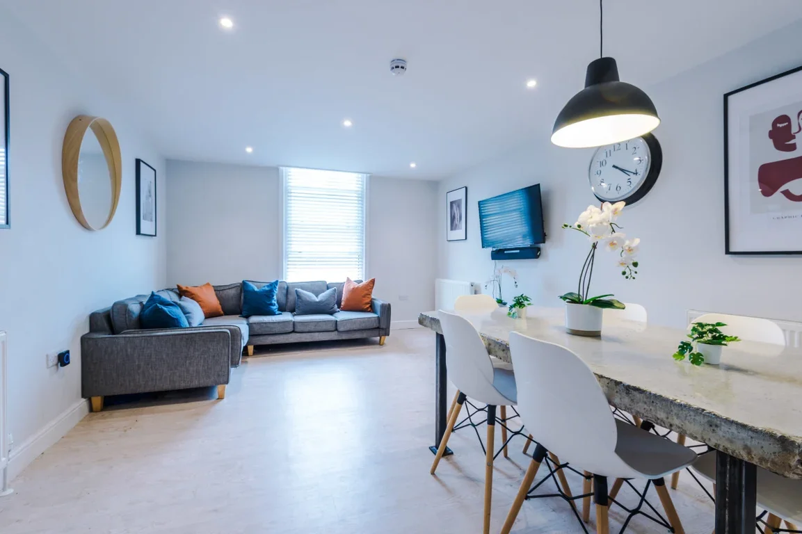 Flat Hawarden Avenue in Liverpool