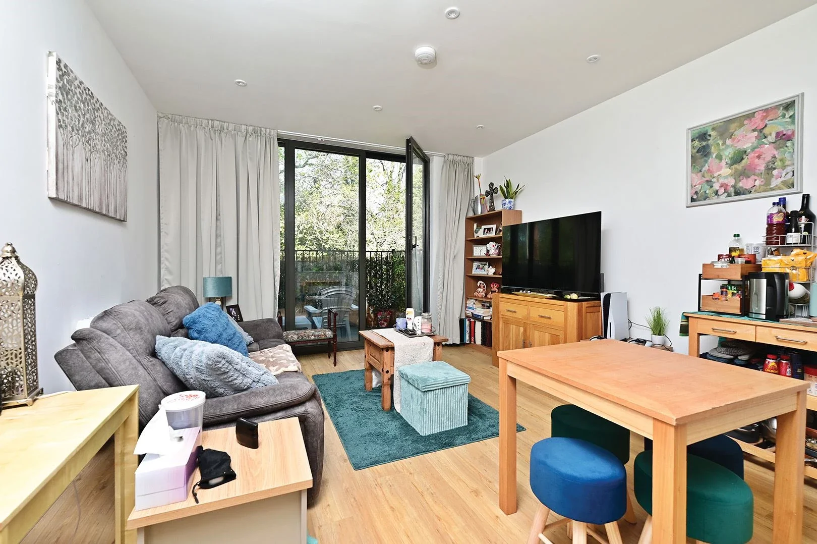 Flat Farnborough Road in Rushmoor