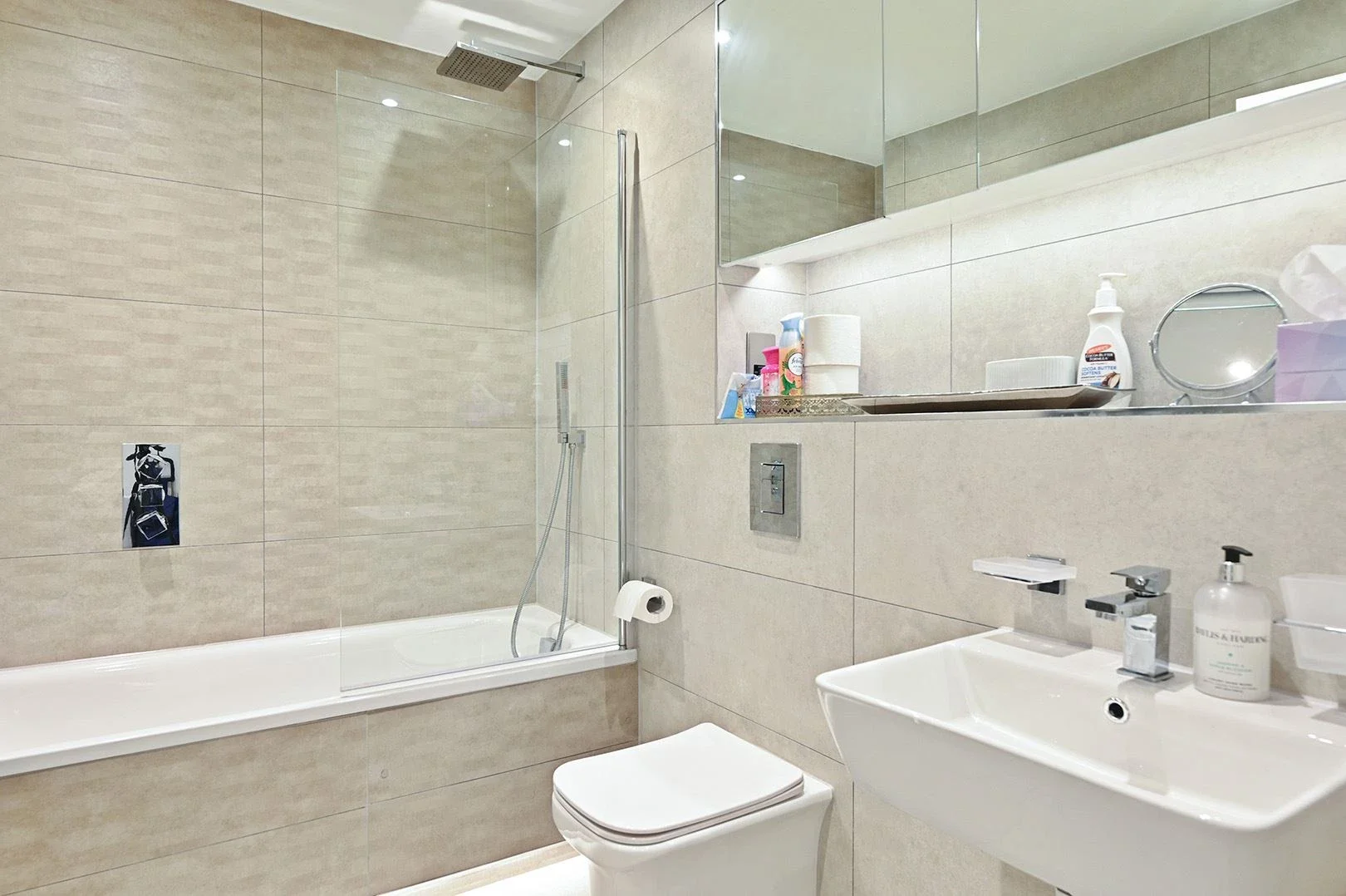 Flat Farnborough Road in Rushmoor