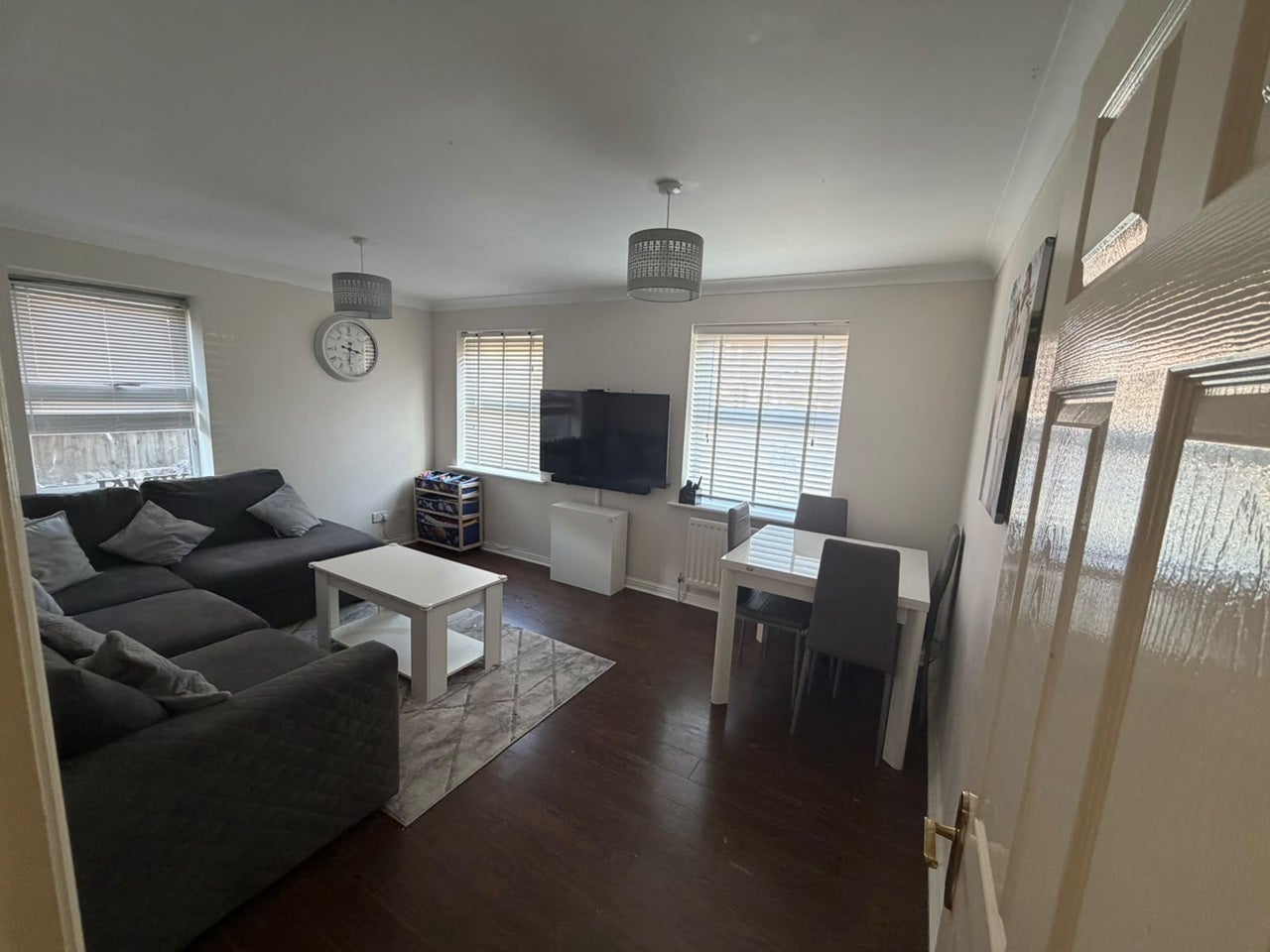 Flat Blunden Drive in Slough