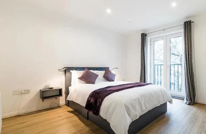 Flat Silvertown Way in Greater London