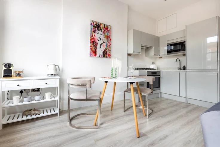 Flat Bakers Passage in Greater London
