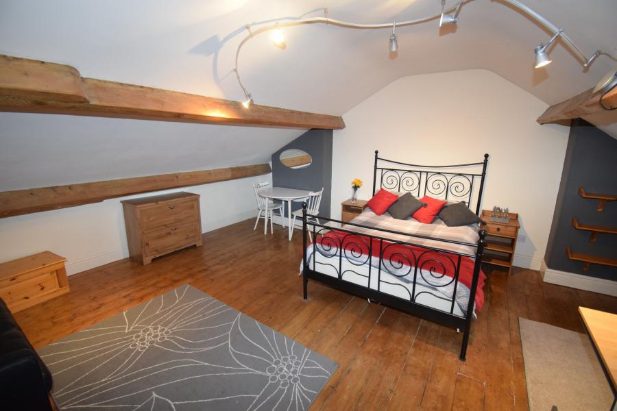 Room Cobden Street in Derby