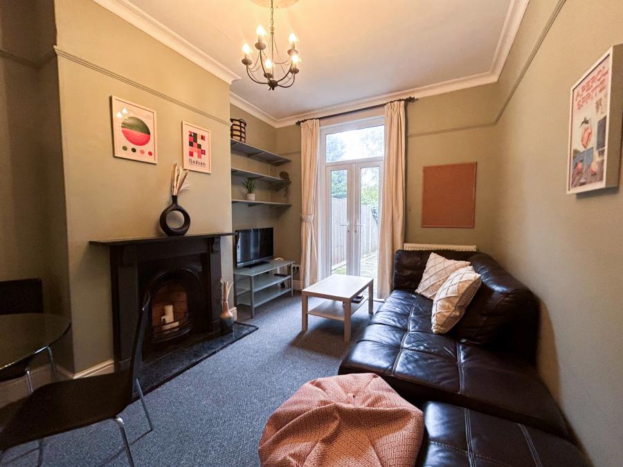 Room Cobden Street in Derby