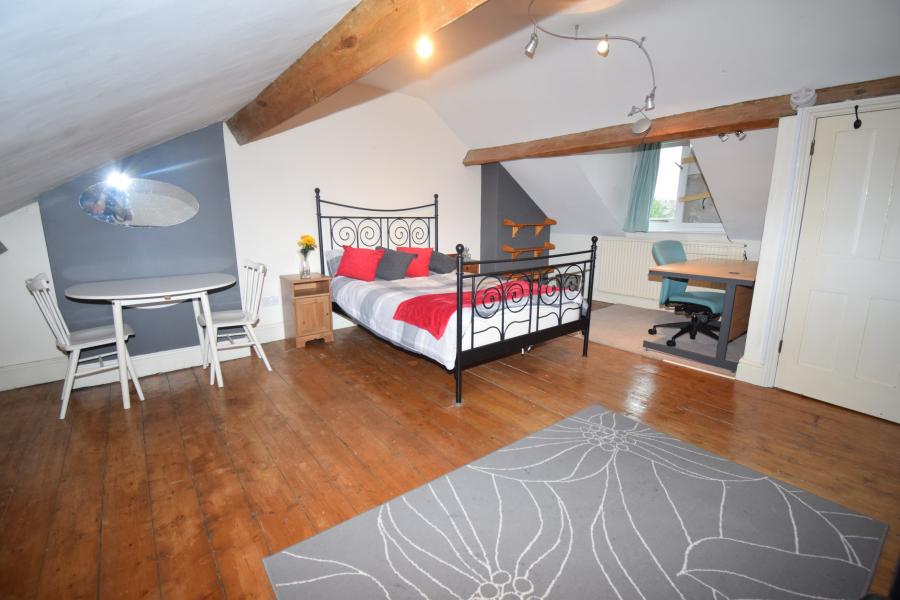 Room Cobden Street in Derby