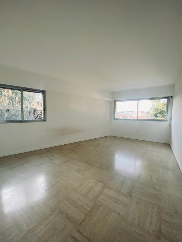 Flat Avenue Léopold II in Nice