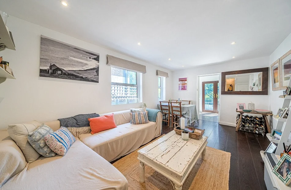 Flat Strathblaine Road in Greater London